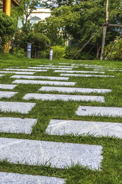 Bureau d'études aménagement paysager : pas japonais dans un parc public.