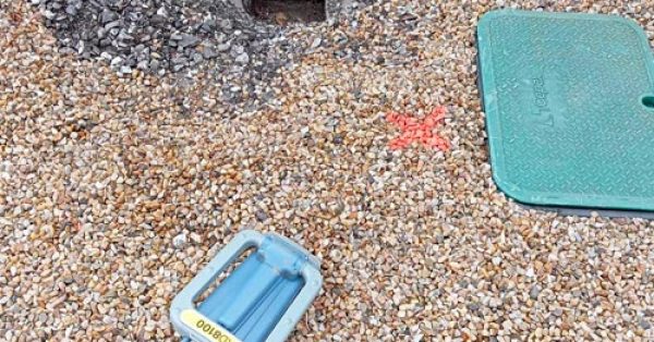 Comment trouver un regard enterré sur un chantier avec une sonde détectable.