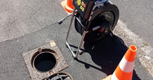 Passage camera dans canalisation prix : inspection caméra dans une canalisation bouchée avec passage par furet.